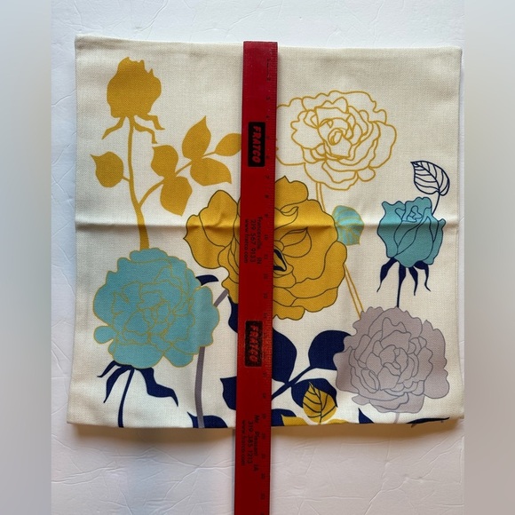 Floral Spring Summer Pillow Covers Approx 20”x20” Set Of 2 Zipper Closure New - Picture 9 of 9